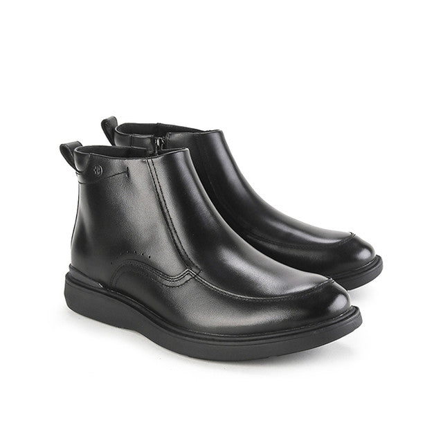 Alpha Zip Boots In Black