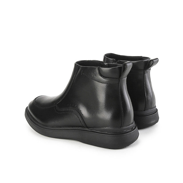 Alpha Zip Boots In Black