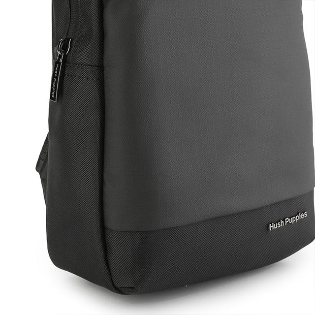 Louis Chest Bag In Black