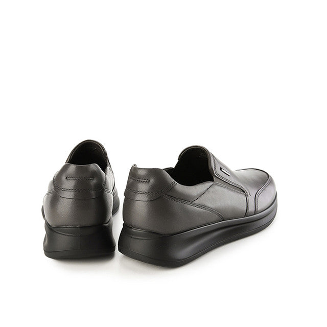 Oswald Slip On In Grey