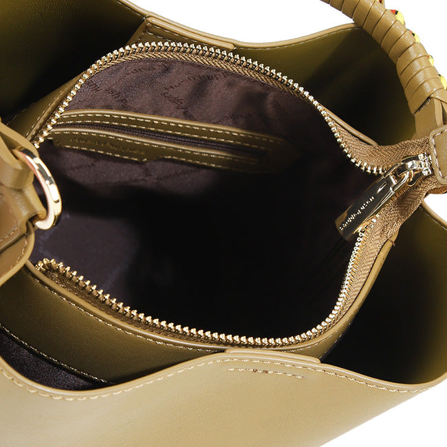 Yola Top Handle