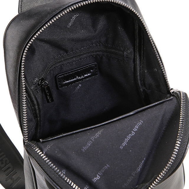 Oscar Chest Bag In Black