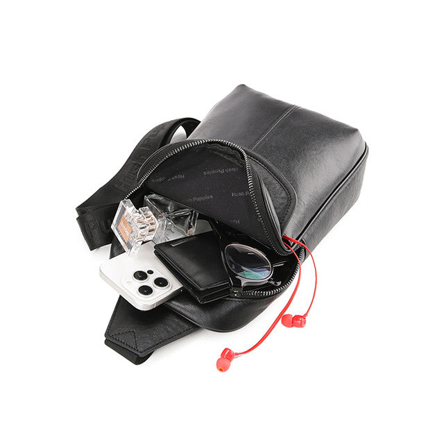 Oscar Chest Bag In Black