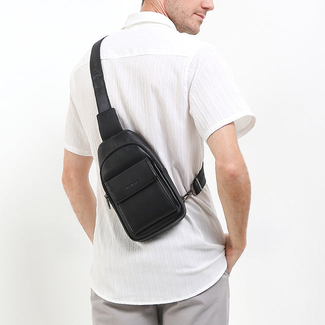 Walley Chest Bag In Black