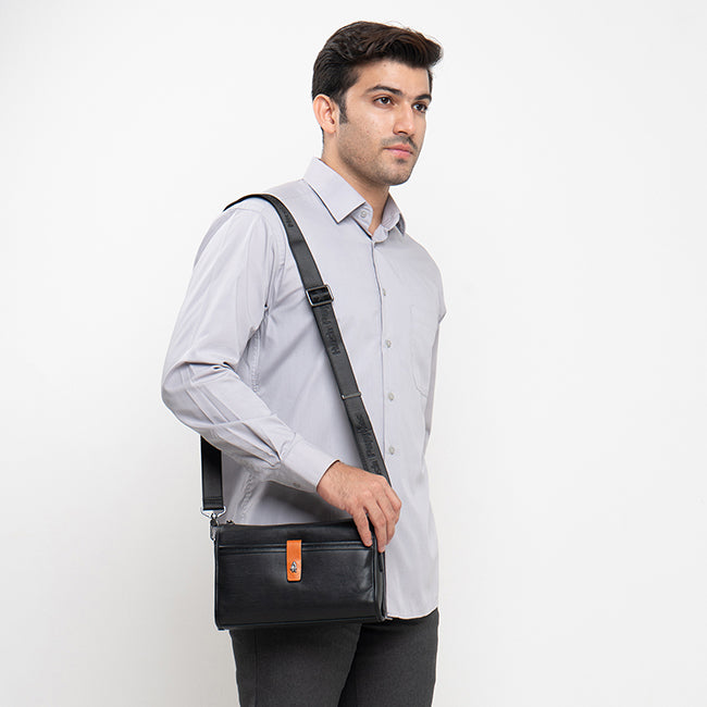 Anthony Clutch / Messenger Bag In Black