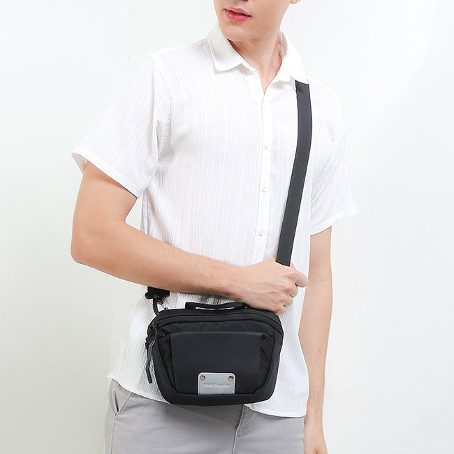 Zinc Sling Bag - S In Black