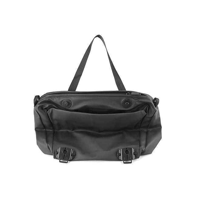 Zariah Messenger Bag In Black