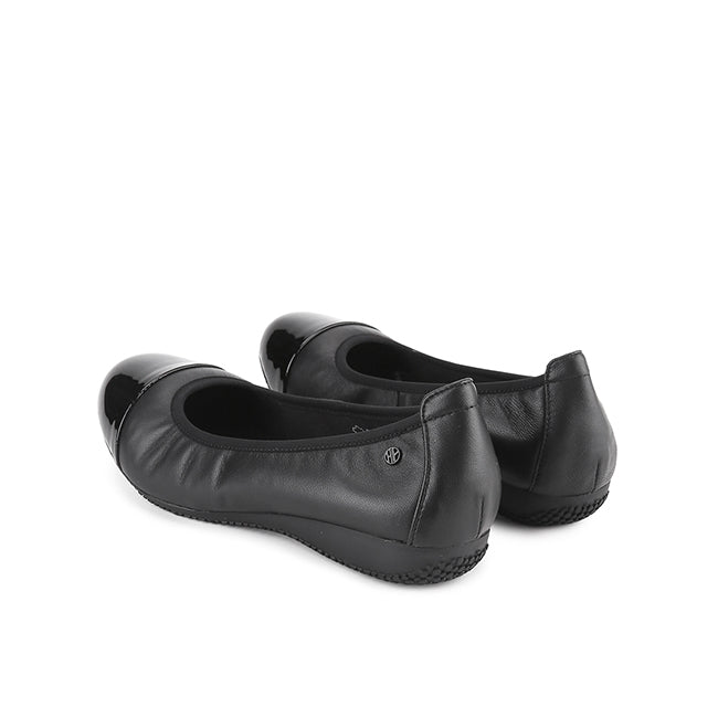 Maiza Palmer In Black