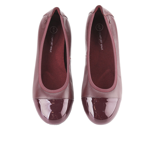 Maiza Palmer In Maroon