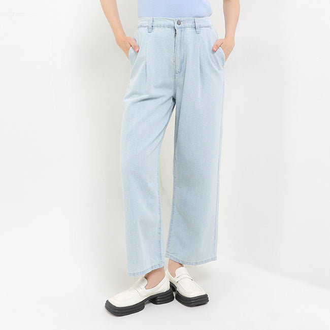 Munroe In Light Blue