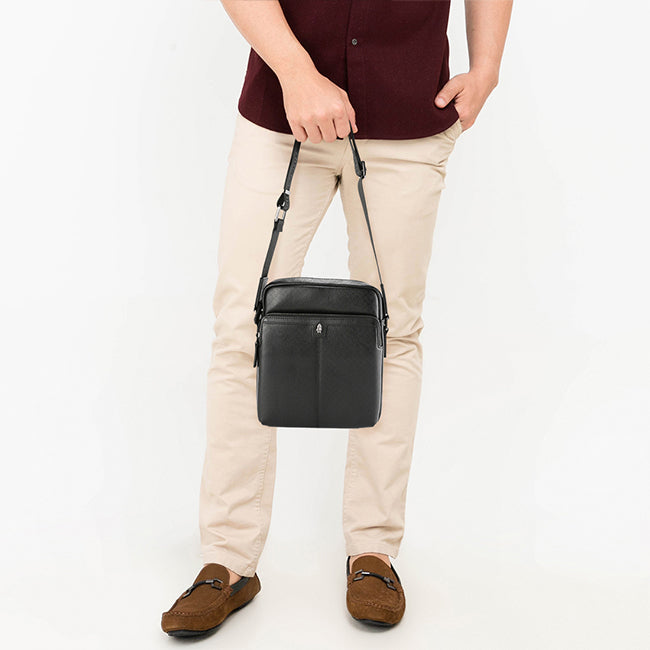 Lewis Sling Bag In Black