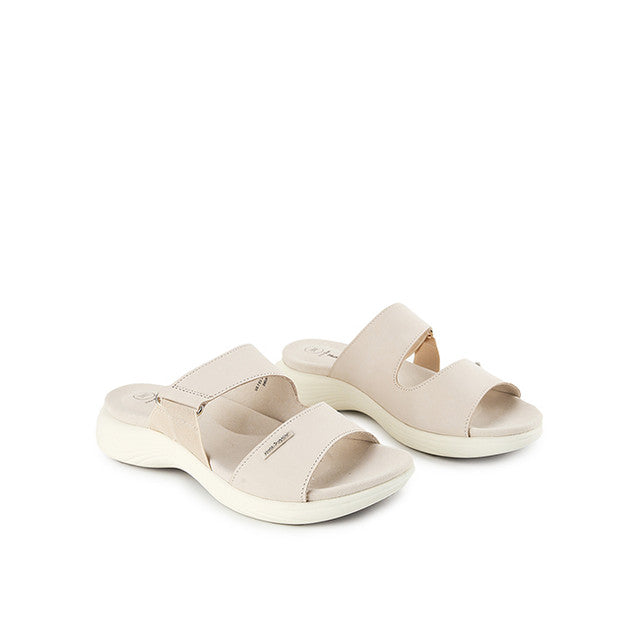 Lissa Slip On In White