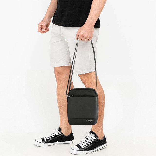 Louis Sling Bag In Black