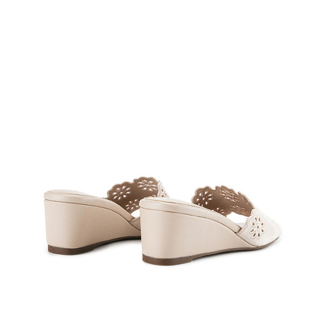 Marion Amber Slip On In Beige