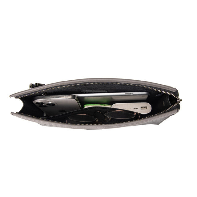 Gillis Clutch In Black