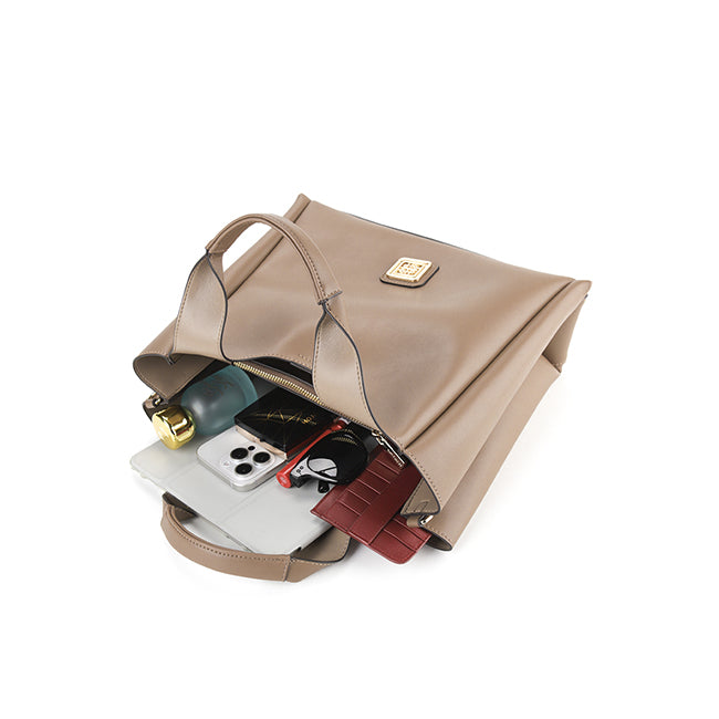 Everly Hobo (M) In Taupe
