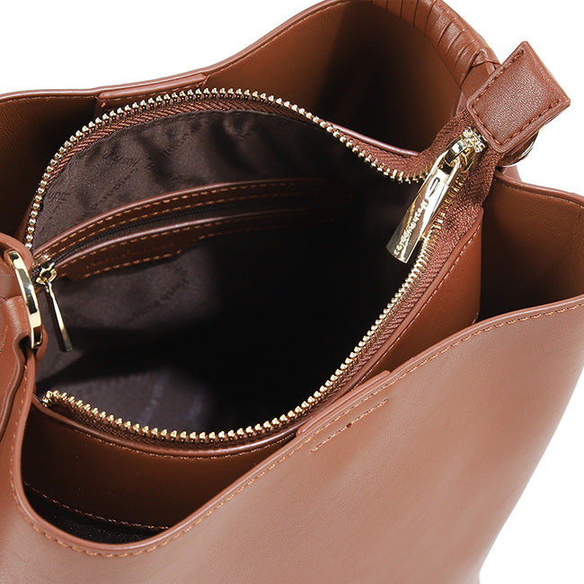 Yola Top Handle