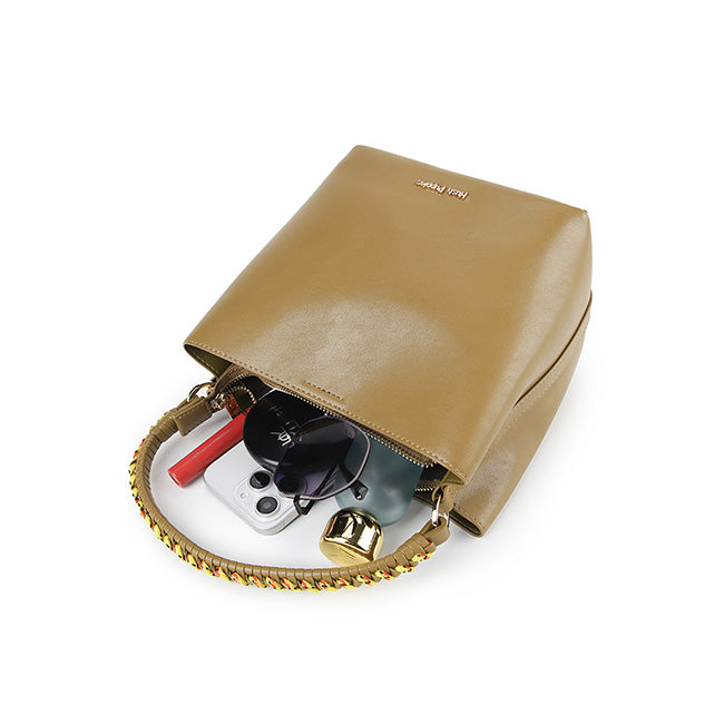 Yola Top Handle