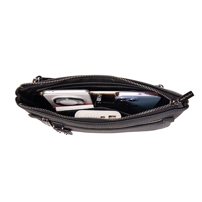 Macro Clutch In Black