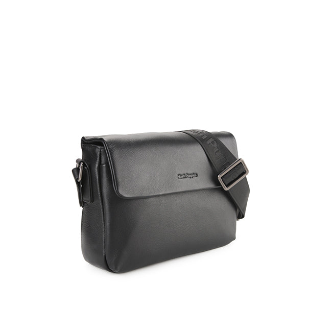 Walley Messenger Bag  In Black