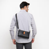 Anthony Clutch / Messenger Bag In Black