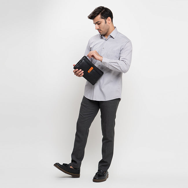 Anthony Clutch / Messenger Bag In Black