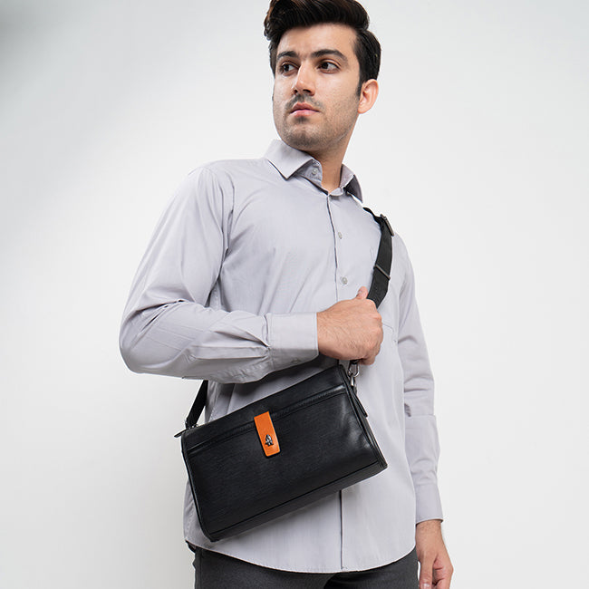 Anthony Clutch / Messenger Bag In Black