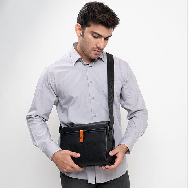 Anthony Messenger Bag In Black