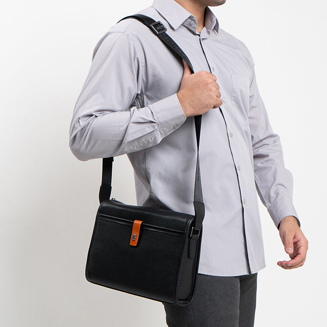 Anthony Messenger Bag In Black