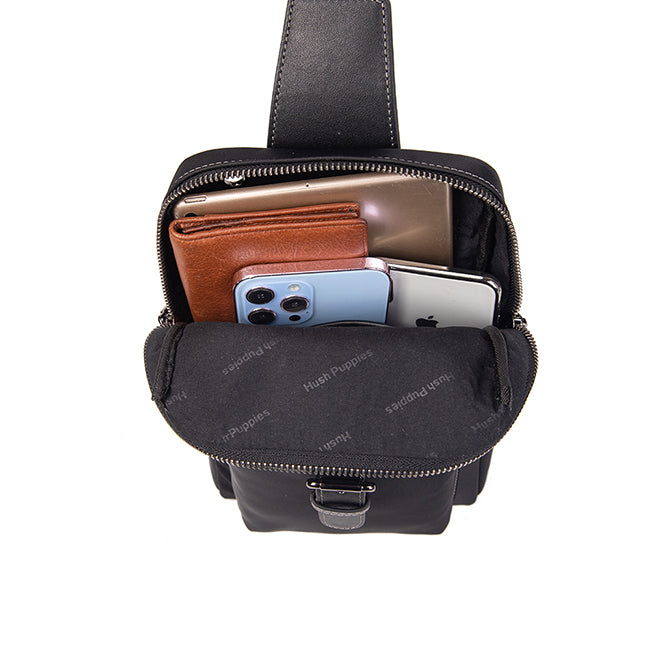 Pino Chest Bag In Black