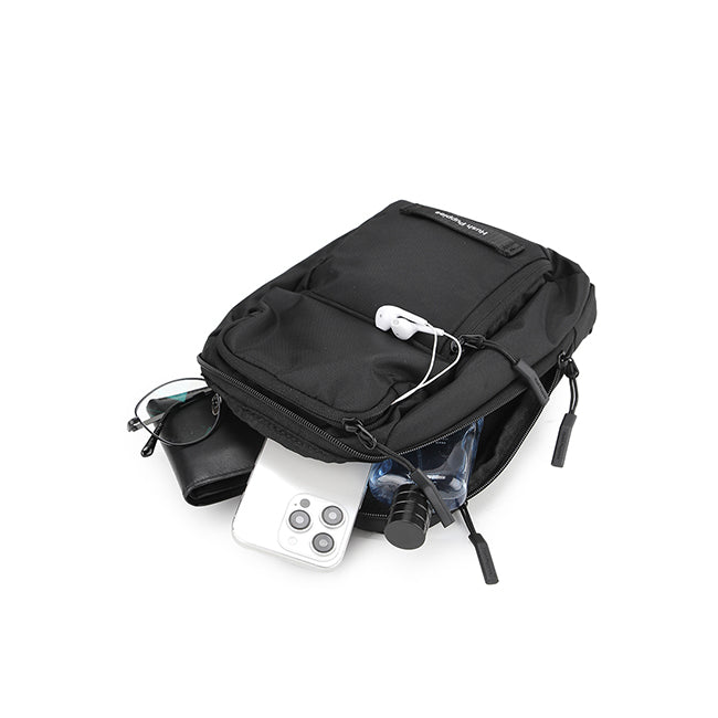 Zayn Chest Bag In Black