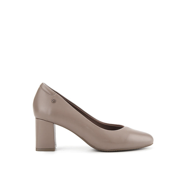 Gwen Lyla In Khaki