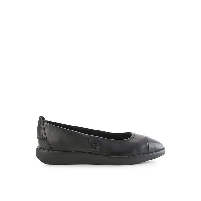 Flats Aura Ballet In Bold Black Leather