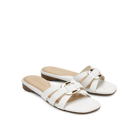 Lenna Carl In White