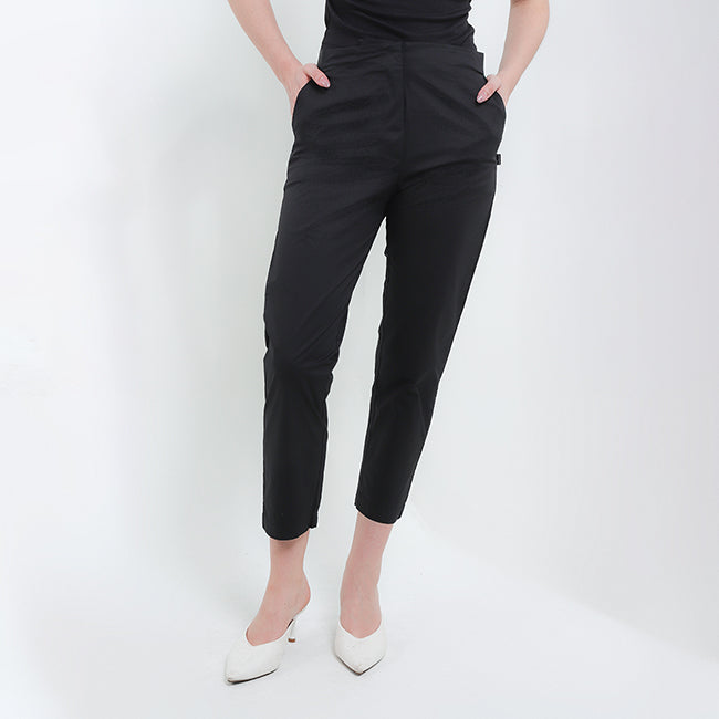 955 Hiina In Black