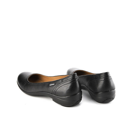 Yola In Black