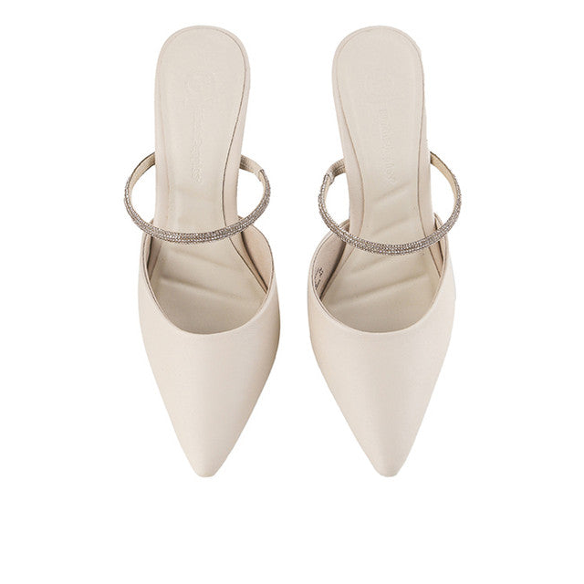Vera Rossi In Beige