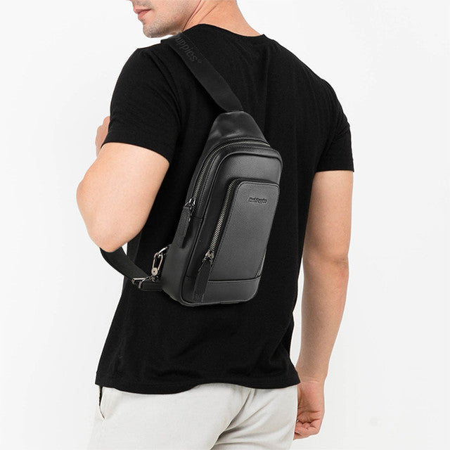 Issac Chest Bag In Black