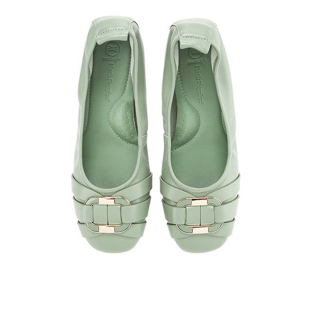 Donna Carl In Green