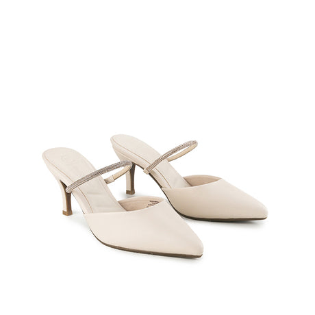 Vera Rossi In Beige